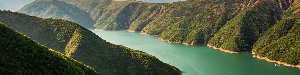 paysage albanais lac